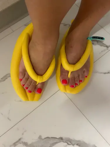 Cute Banana-Shaped Beach Slippers photo review