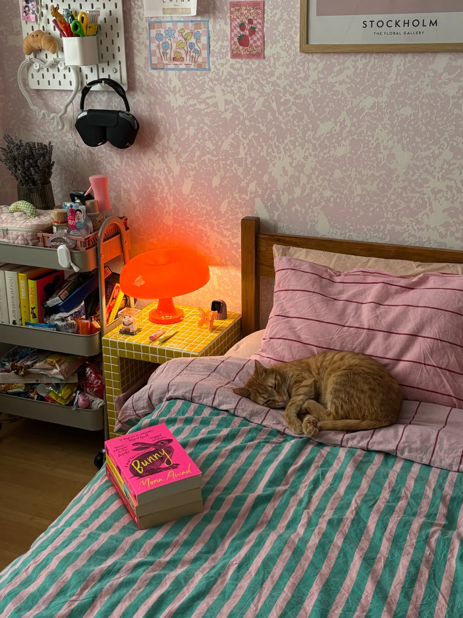 Wide Cap Mushroom Table Lamp photo review