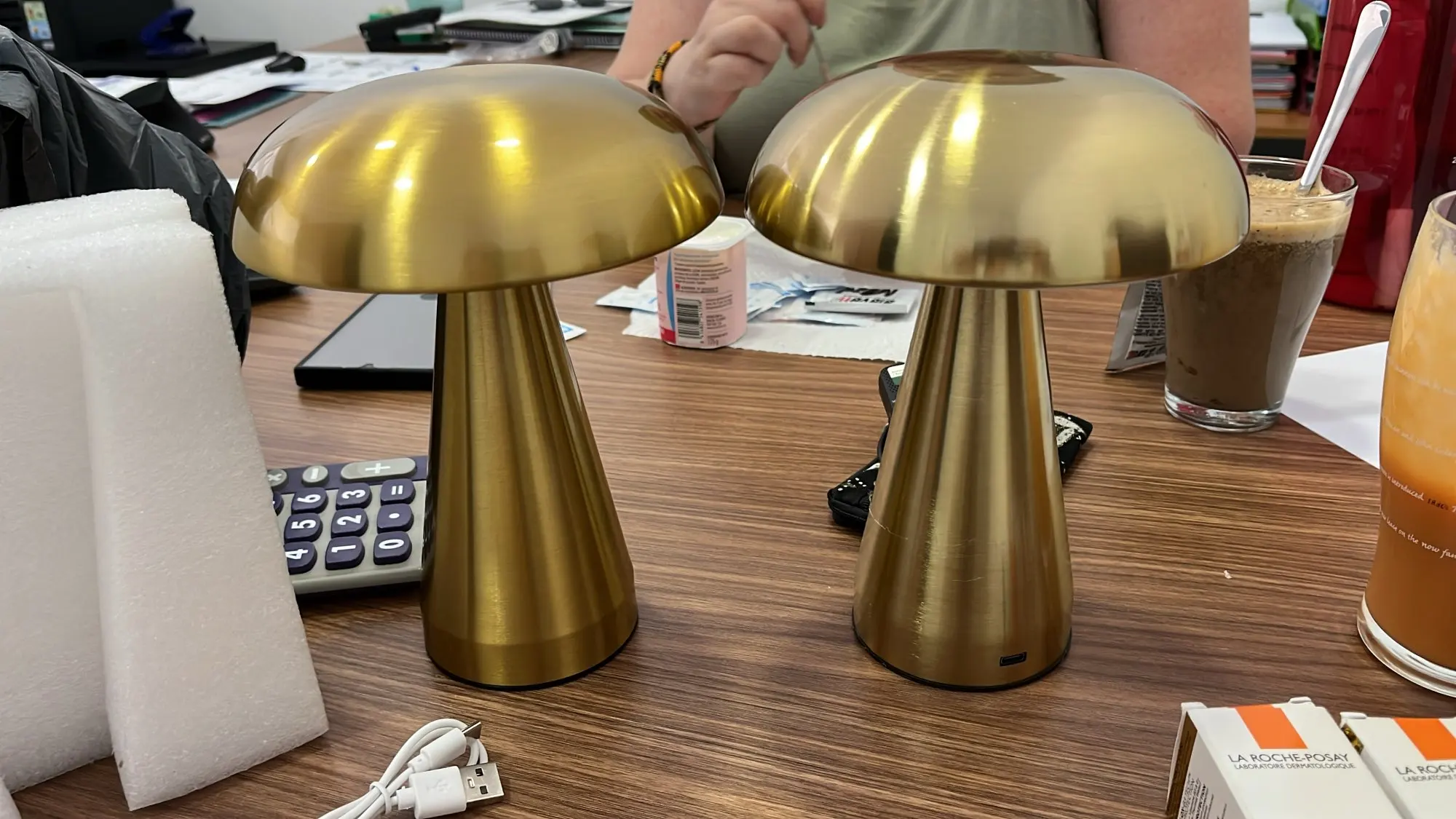 Click to view full screen Metallic Style Rechargeable Mushroom Lamp photo review